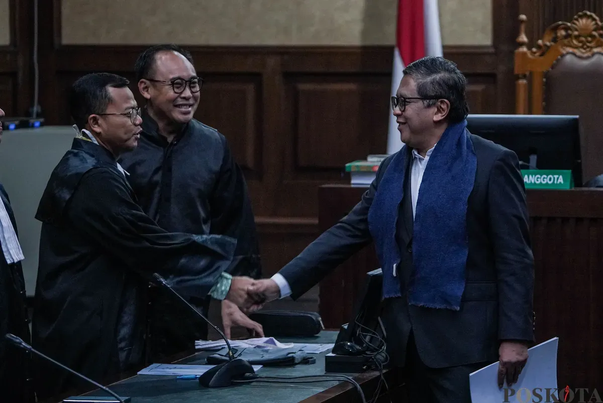 Sekjen DPP PDI Perjuangan Hasto Kristiyanto menjalani sidang dakwaan di Pengadilan Tipikor, Jakara Pusat, Jumat, 14 Maret 2025. (Sumber: Poskota/Bilal Nugraha Ginanjar)