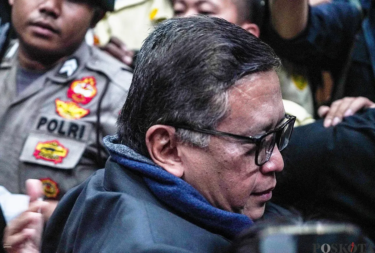 Sekjen Partai Demokrasi Indonesia Perjuangan (PDIP) Hasto Kristiyanto menjalani sidang perdananya di Pengadilan Tipikor, Jakara Pusat, Jumat, 14 Maret 2025. (Sumber: Poskota/Bilal Nugraha Ginanjar)