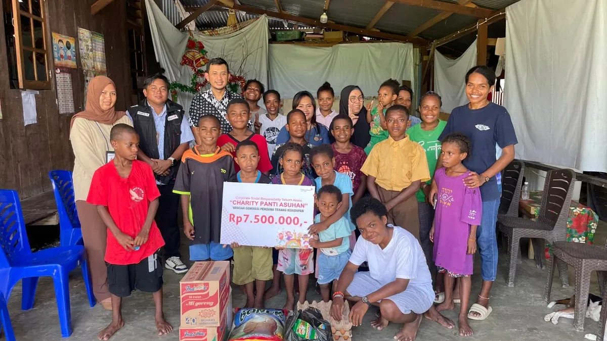 Penyerahan bantuan Telkom Akses kepada panti asuhan Yayasan Generasi Pembawa Terang Kehidupan, beberapa waktu yang lalu. (Sumber: Dok. Telkom)