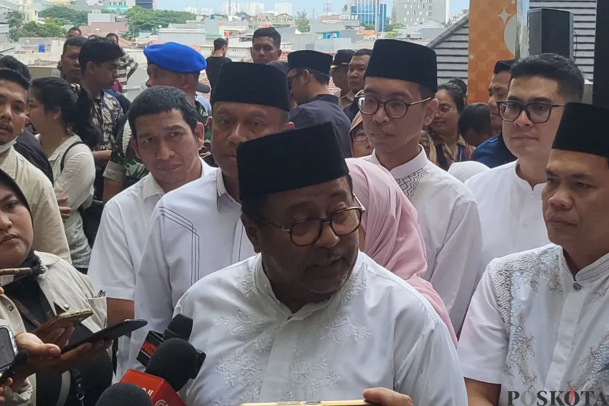 Wakil Gubernur Jakarta Rano Karno saat meninjau Bazar Ramadhan di Rusun Pasar Rumput, Jaksel, Sabtu, 15 Maret 2025. (Sumber: Poskota/Pandi Ramedhan)