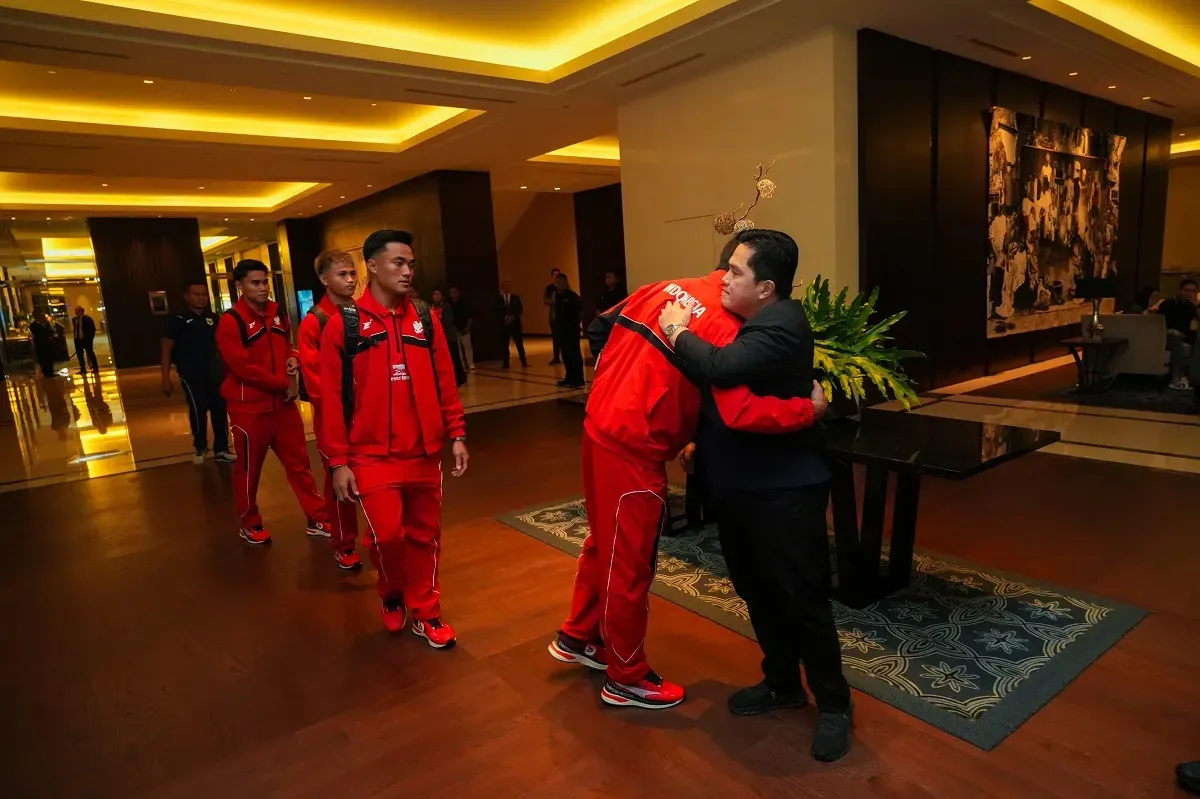 Ketum PSSI, Erick Thohir melepas rombongan kedua Timnas Indonesia ke Australia, Minggu 16 Maret 2025. (Foto: Dok. PSSI)