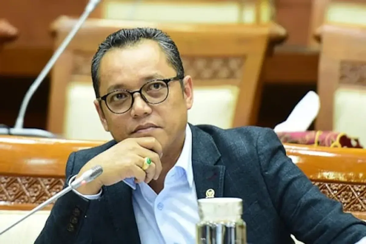 Ketua DPP PDIP, Deddy Sitorus singgung lima sosok ini saat menanggapi bantahan Jokowi soal isu kirim utusan agar tidak dipecat. (Sumber: Dok. DPR RI)