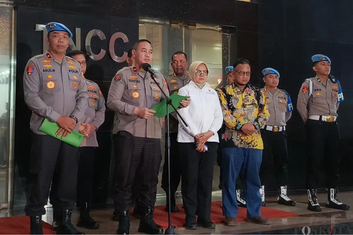 Karo Penmas Divisi Humas Polri, Brigjen Trunoyudo Wisnu Andiko dalam konferensi pers di depan Gedung TNCC, Jakarta Selatan, Senin, 17 Maret 2025.