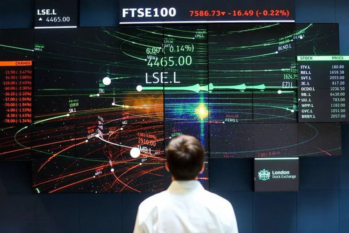 Grafik IHSG mengalami penurunan signifikan pada Maret 2025, memicu trading halt oleh BEI. (Sumber: Pinterest)