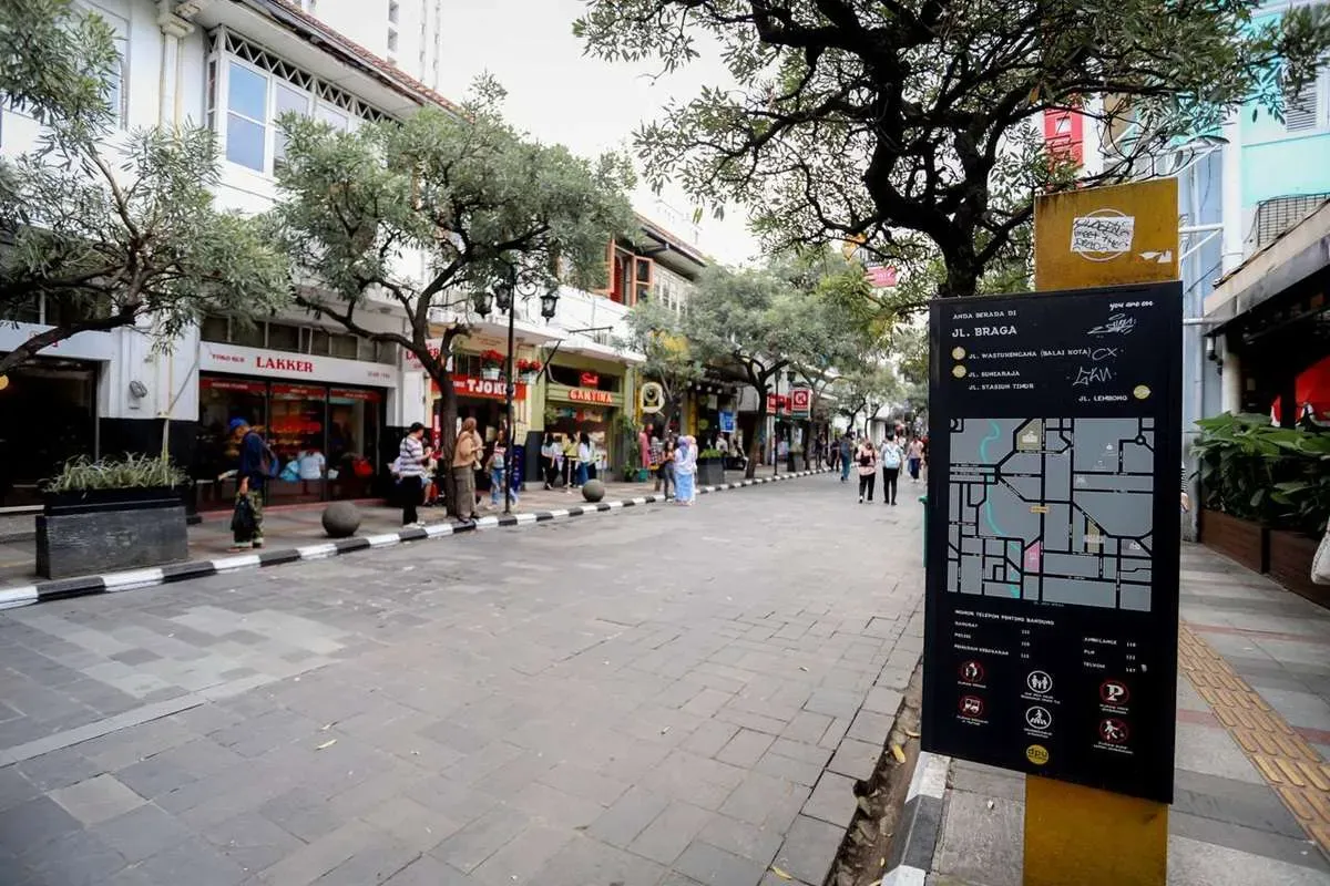 Jalan Braga menjadi salah satu tempat ngabuburit di Bandung yang estetik. (Sumber: Pemprov Jabar)