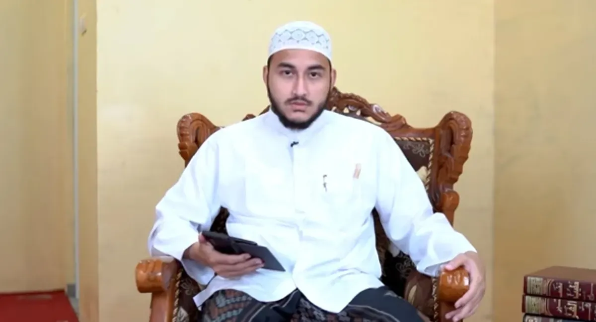 Habib Muhammad Muthohar mengungkapkan salah satu pelanggaran berat yang wajib dihindari jima’ di siang hari ketika sedang berpuasa. Tindakan ini tidak hanya membatalkan puasa, dan wajib membayar kafarah. (Sumber: YouTube Channel NU Online)