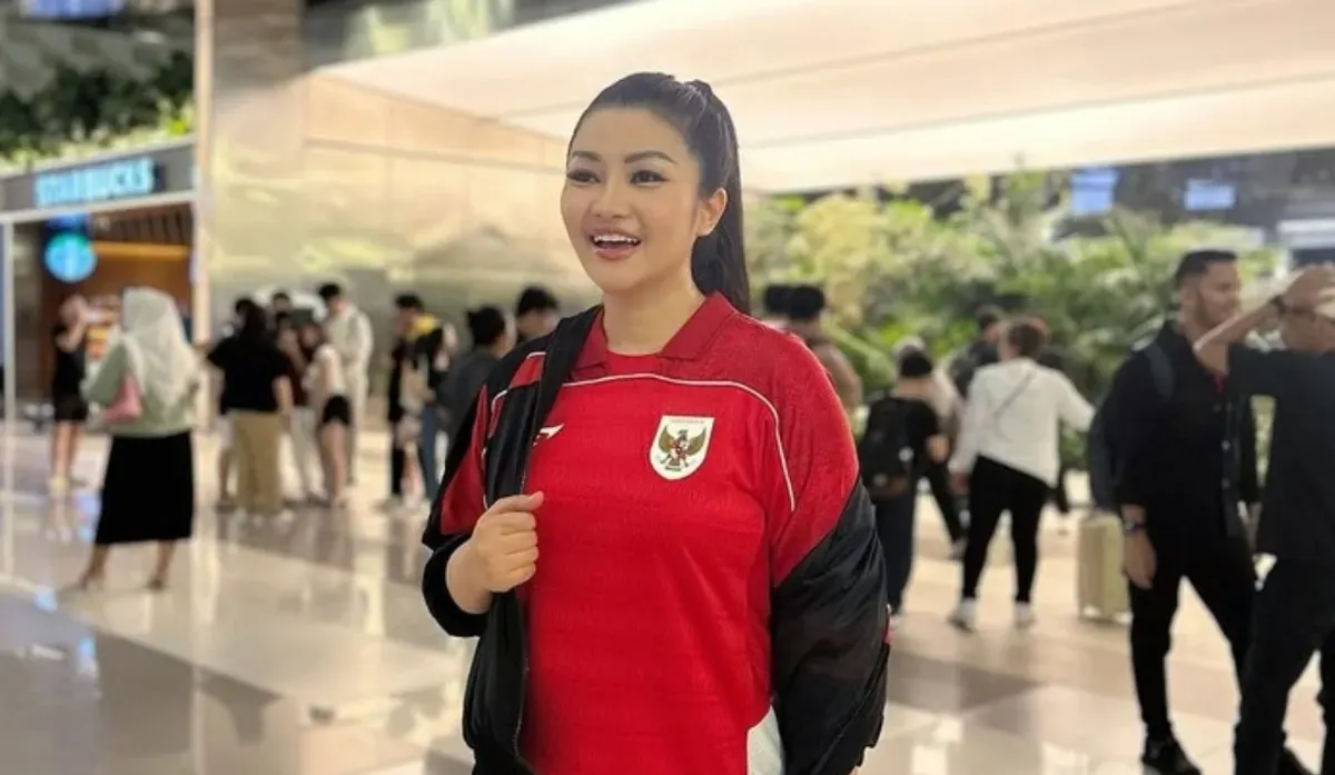 Penyanyi Dangdut Fitri Carlina menunjukkan dukungannya kepada Timnas Indonesia dengan memutuskan terbang langsung ke Sydney, Australia. (Sumber: Instagram Fitri Carlina)