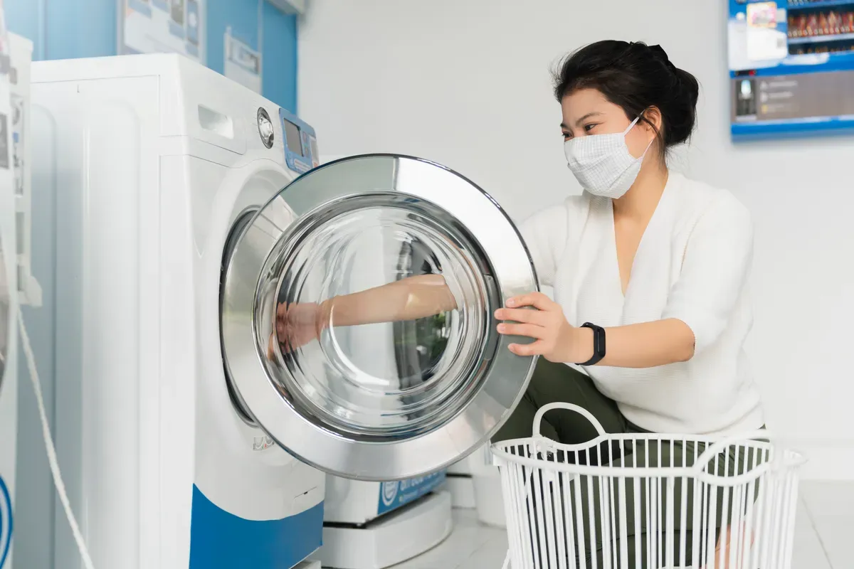 Membersihkan mesin cuci sendiri dengan mudah. (Sumber: freepik.com)