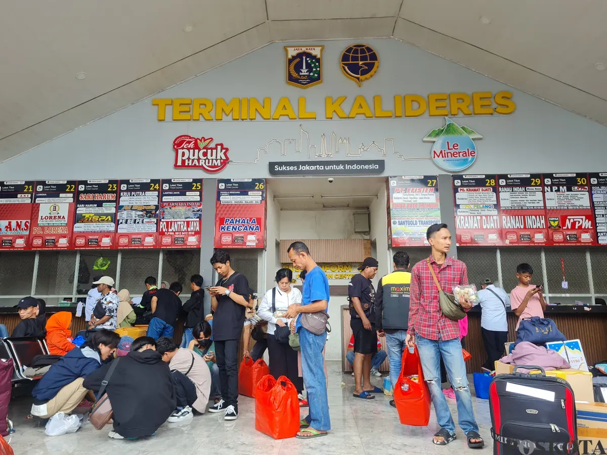 Pemudik mulai memadati Terminal Kalideres, Jakarta Barat, Kamis, 20 Maret 2025. (Sumber: Poskota/Pandi Ramedhan)