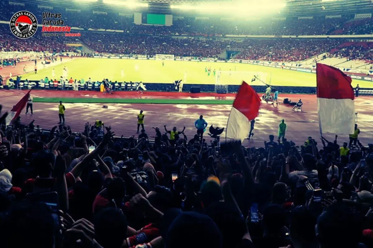 Ultras Garuda saat mendukung Timnas Indonesia di Stadion Gelora Bung Karno. (Sumber: Instagram @ultrasgarudaofficial)