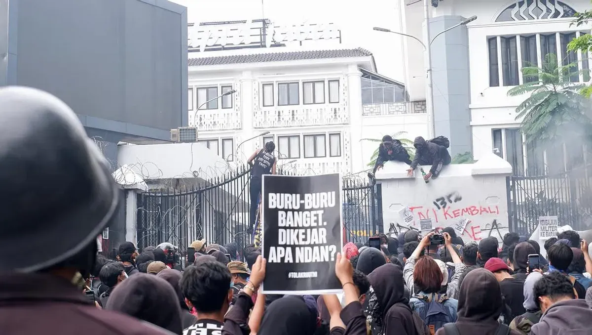 Hari 2, Jumat 21 Maret 2025, masaa aksi di Bandung masih melakukan protes dan menolak disahkannya undang-undang TNI. (LBH Bandung)