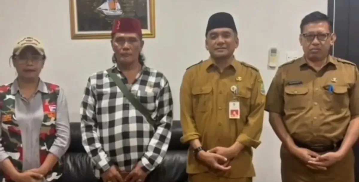 Ormas yang sempat menyerang kantor Dinkes Kabupaten Bekasi sempat viral di medsos kini minta maaf. (Sumber: X/@Heraloebss)