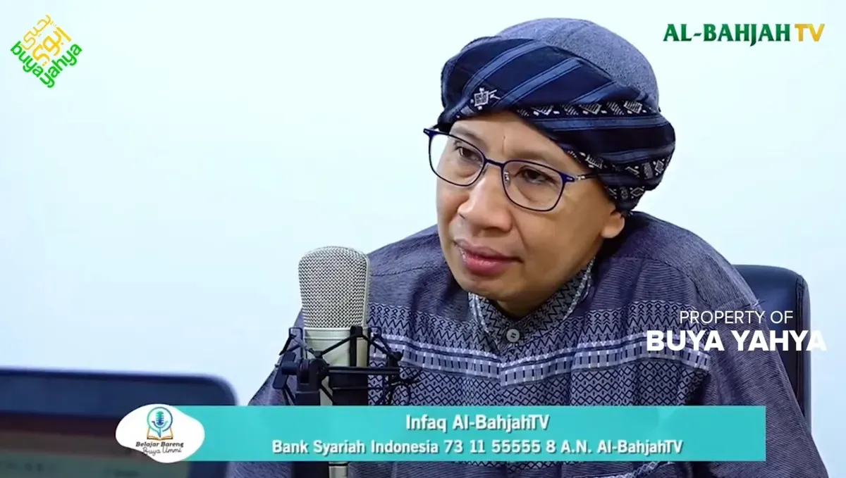 Pengasuh Pondok Pesantren, Buya Yahya menjelaskan hukum zakat penghasilan. (Sumber: Capture Youtube Buya Yahya Official)