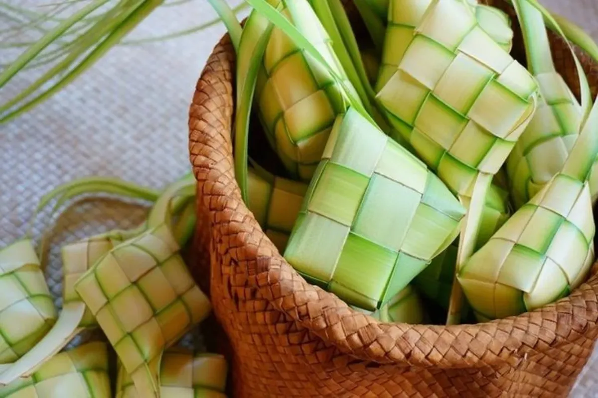 Simak tips penyimpanan ketupat agar tetap segar dan lezat untuk dinikmati kapan saja. (Sumber: Pinterest/Widya)