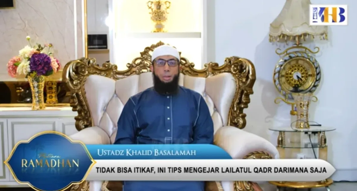 Ustaz Khalid Basalamah,membahas masalah Itikaf di bulan Ramadhan (Sumber: Capture YouTube Khalid Basalamah Official)