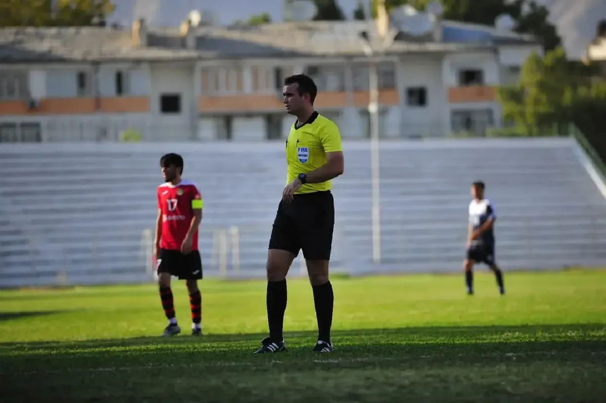 Wasit yang memimpin laga Timnas Indonesia vs Bahrain, Sadullo Gulmurodi. (Foto: Instagram/@gulmurod.sadullo)