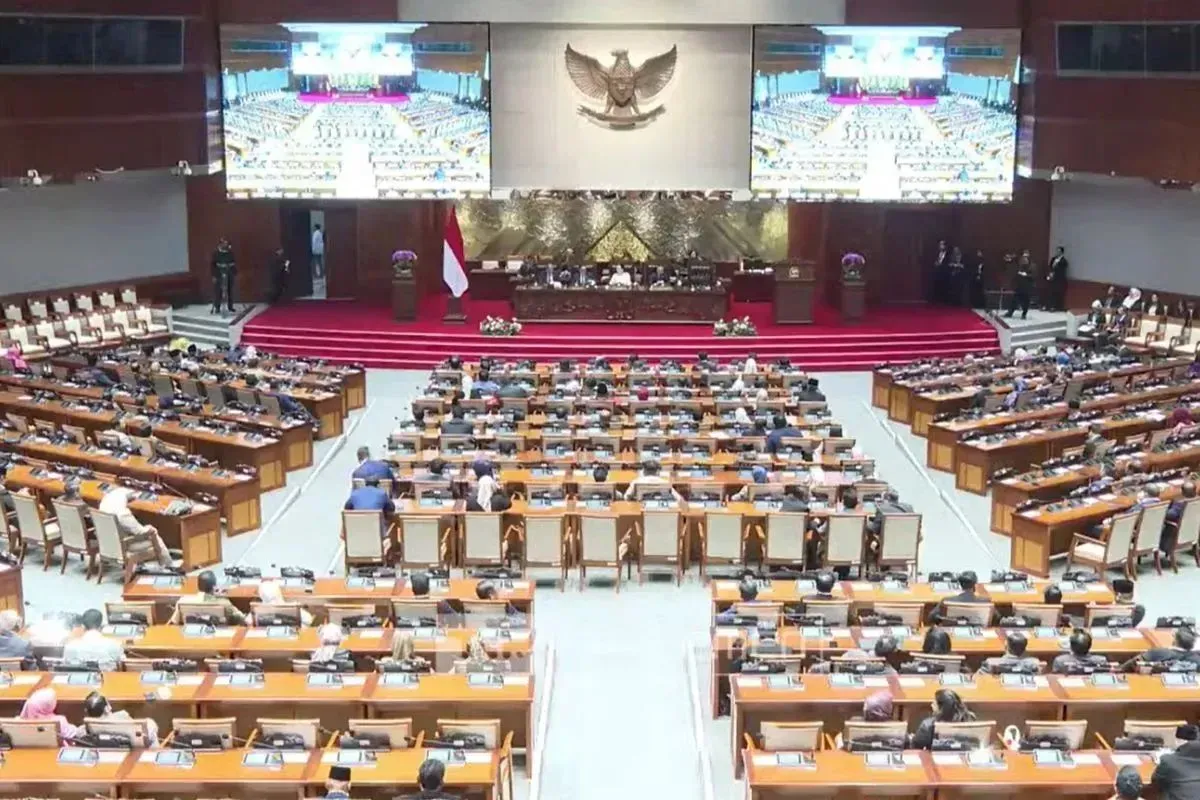 DPR RI secara resmi telah mensahkan revisi Undang-Undang Nomor 34 Tahun 2004 tentang Tentara Nasional Indonesia (TNI) dalam sidang paripurna yang digelar pada Kamis, 20 Maret 2025. (Sumber: Tangkapan Layar Kanal YouTube DPR RI)