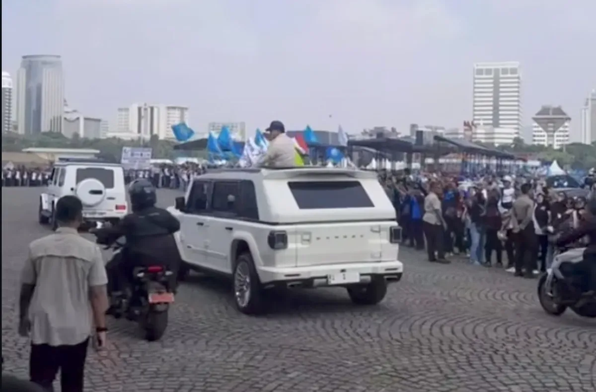 Presiden Prabowo Subianto hadir dalam perayaan Hari Buruh Internasional di Monas, Jakarta, pada 1 Mei 2025. (Sumber: Capture Netijen)