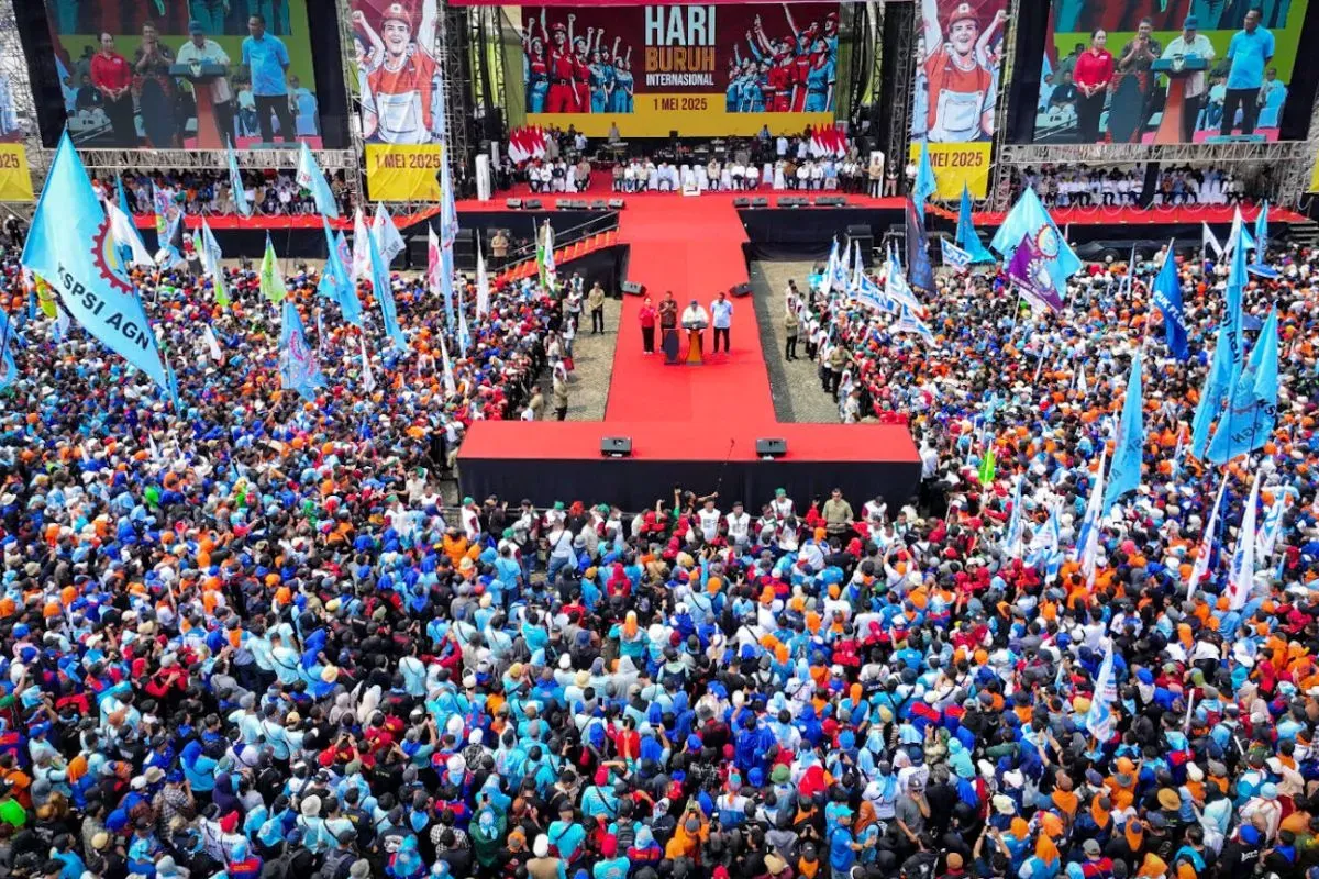 Presiden Indonesia Prabowo Subianto menghadiri acara peringatan Hari Buruh yang digelar di Monas, Jakarta, pada Kamis, 1 Mei 2025. (Sumber: setkab.go.id)