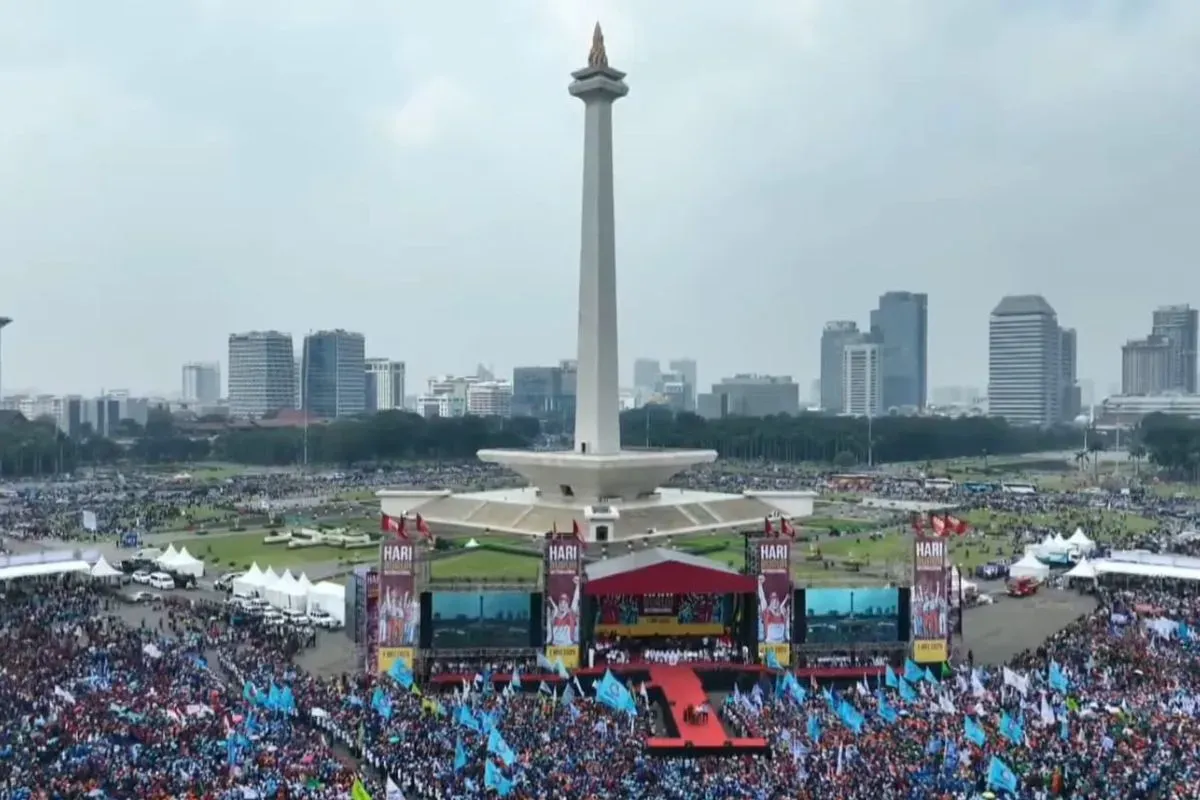 6 tuntutan buruh dalam aksi massa perayan Hari Buruh Internasional hari ini, Kamis 1 Mei 2025 di kompleks Monas, Jakarta. (Sumber: X)