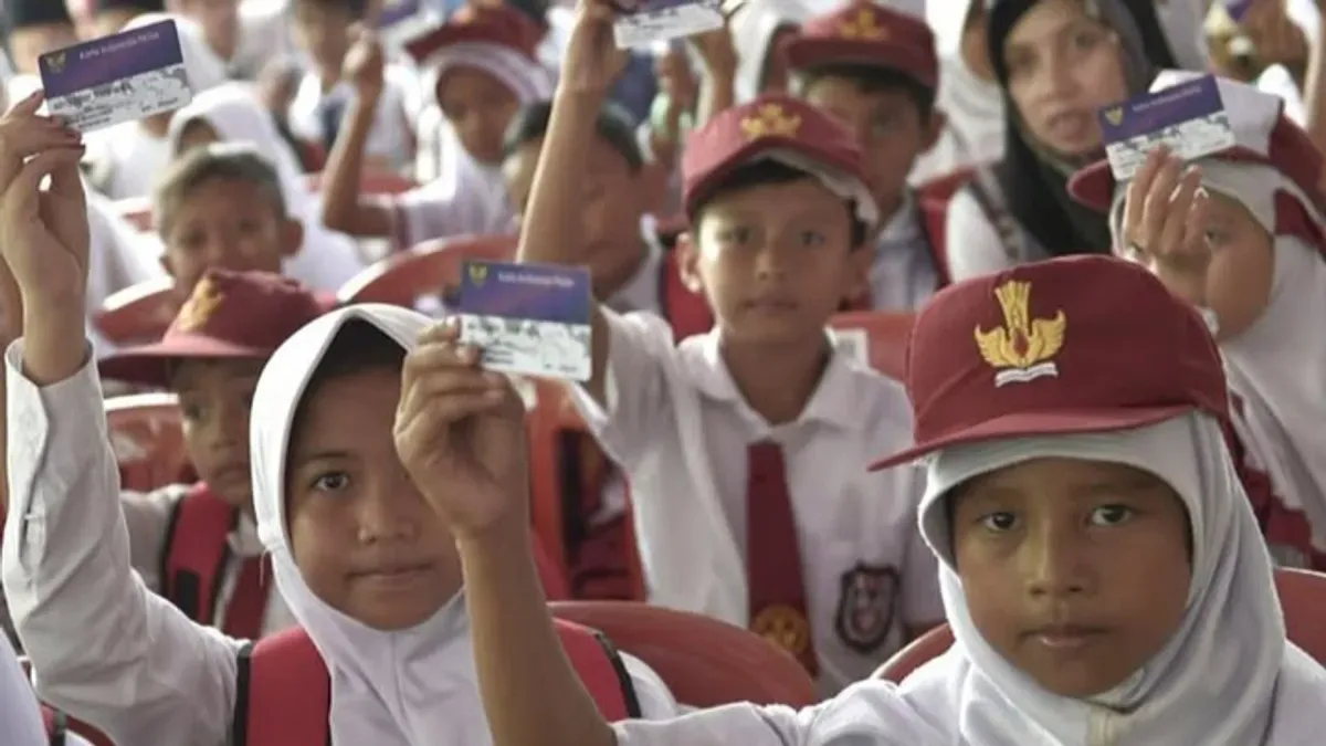 Ilustrasi siswa SD penerima PIP lewat KIP. (Sumber: Instagram/@kemendikdasmen)