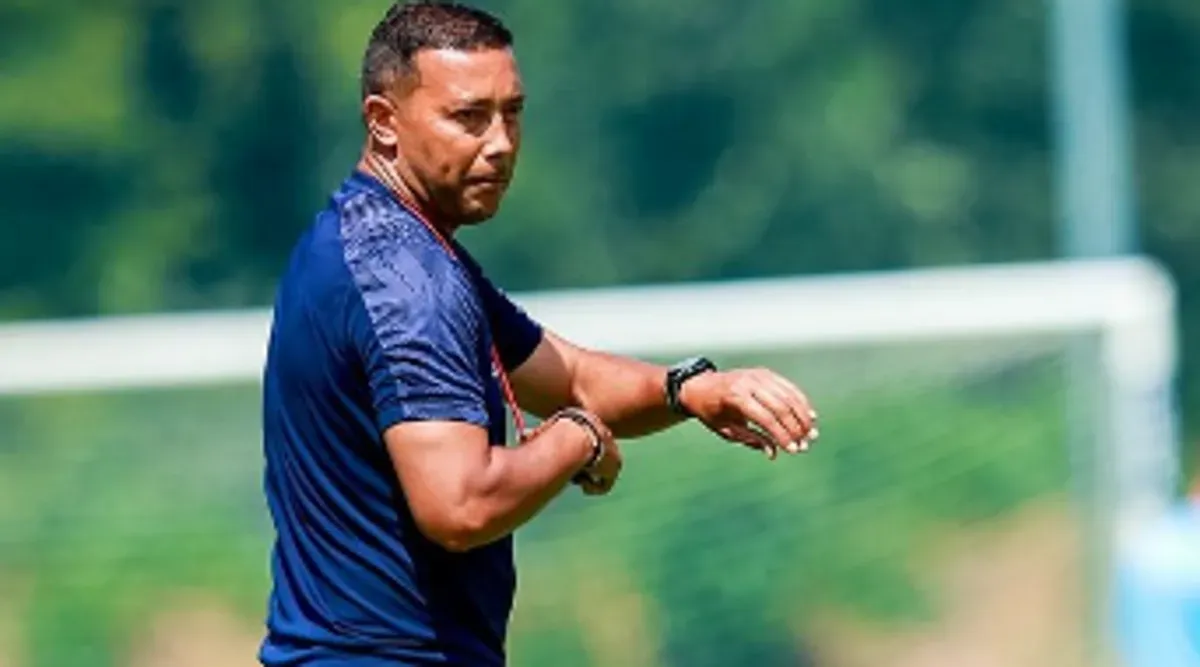 Denny Landzaat, asisten pelatih Timnas Indonesia. (Sumber: Instagram/@denny_landzaat)