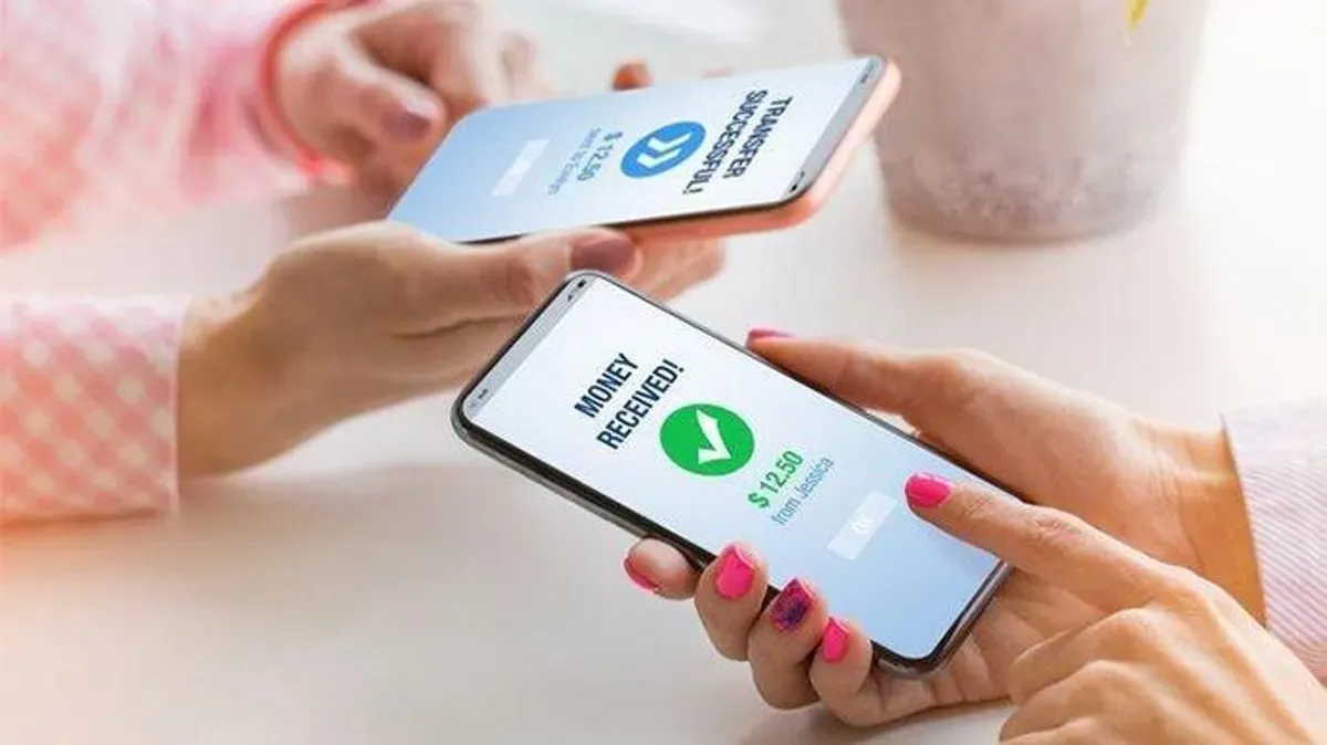 Aplikasi pinjaman online resmi yang diawasi OJK memberikan kepastian hukum dan bunga pinjaman yang transparan bagi masyarakat Indonesia. (Sumber: Pinterest)