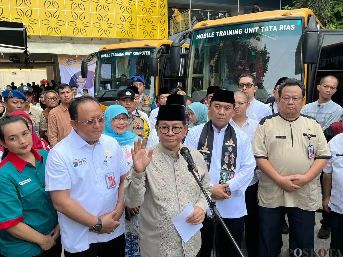 Gubernur Jakarta, Pramono Anung di Rusun KS Tubun, Palmerah, Jakarta Barat. (Sumber: Poskota/Pandi Ramedhan)