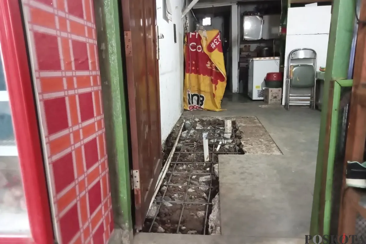Kondisi rumah di Kali Cideng, Jakarta Selatan, Sabtu, 3 April 2025. (Sumber: Poskota/Nurpini Aulia Rapika)
