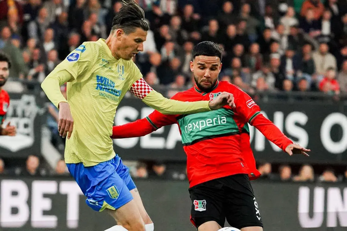 Bek Timnas Indonesia, Calvin Verdonk membobol gawang timnya sendiri yang nyaris membuat NEC Nijmegen menelan kekalahan. (Sumber: Instagram @necnijmegen)