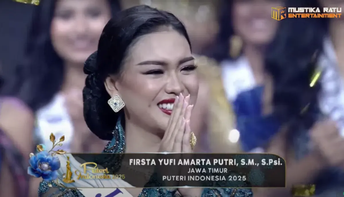 Firsta Yufi Amarta, sarjana psikologi asal Banyuwangi, resmi dinobatkan sebagai Puteri Indonesia 2025. Simak profil, prestasi, dan misi pemberdayaan perempuannya! (Sumber: YouTube/Official Puteri Indonesia)