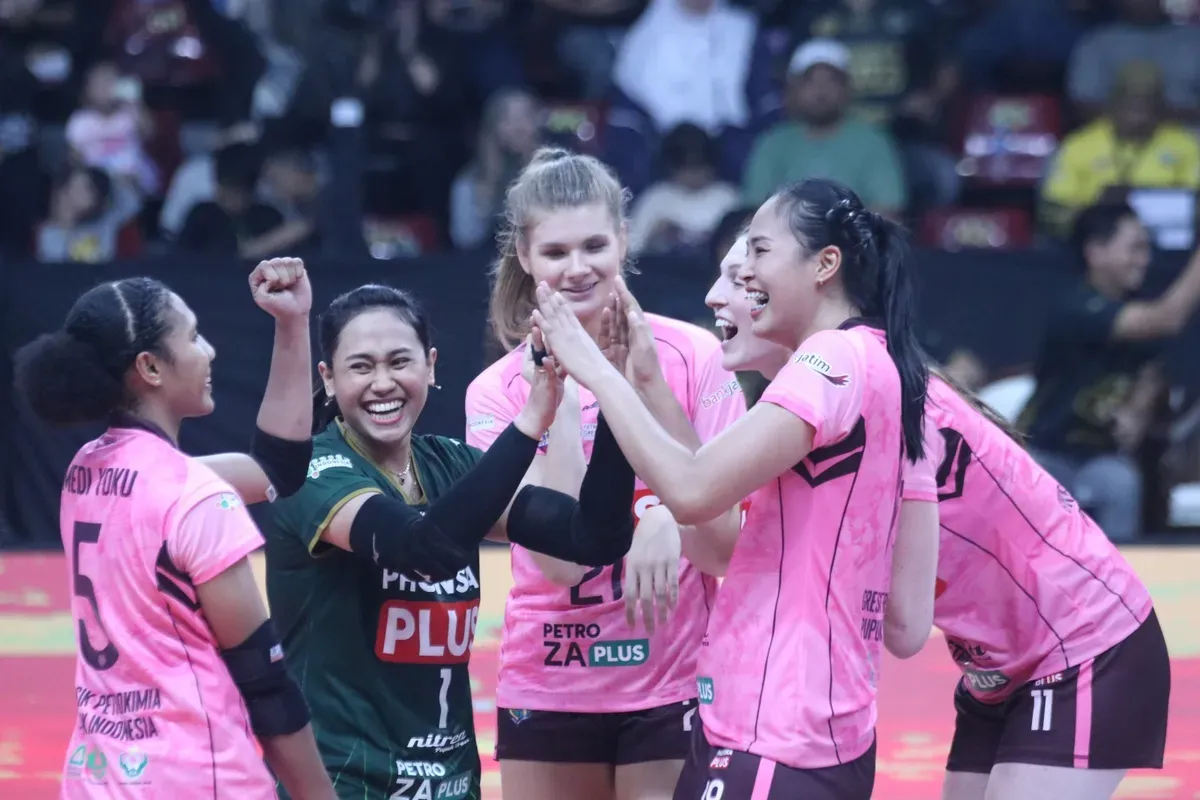 Gresik Petrokimia mengalahkan Jakarta Electric PLN di laga terakhir final four Proliga 2025. (Sumber: Humas Proliga)