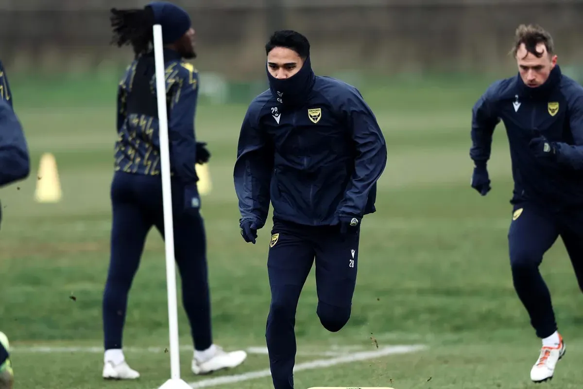 Pemain Timnas Indonesia, Marselino Ferdinan menjalani debut di kompetisi Divisi Championship Liga Inggris 2024-25 saat Oxford United menghadapi Swansea City. (Sumber: Instagram @marselinoferdinan10)
