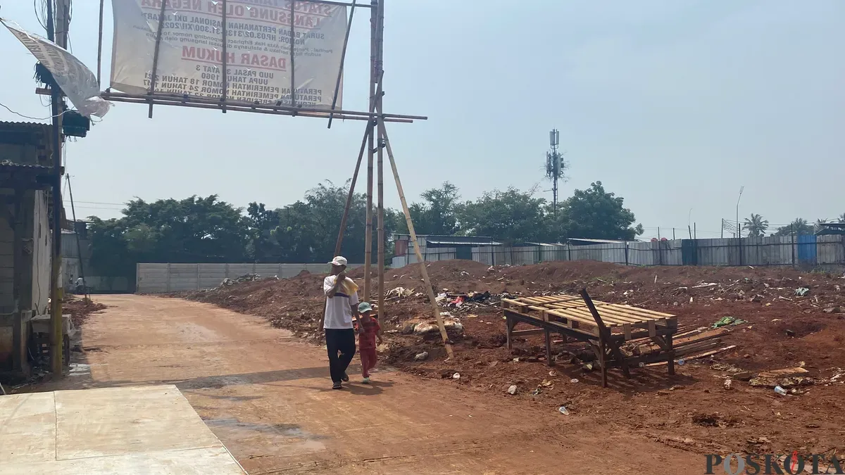 Sebanyak 13 rumah dan bangunan di gang Kebon Sayur, Kapuk, Cengkareng, Jakarta Barat rata tertimbun tanah, Sabtu, 3 Mei 2025. (Sumber: Poskota/Primayanti Juli Kumala Manalu)