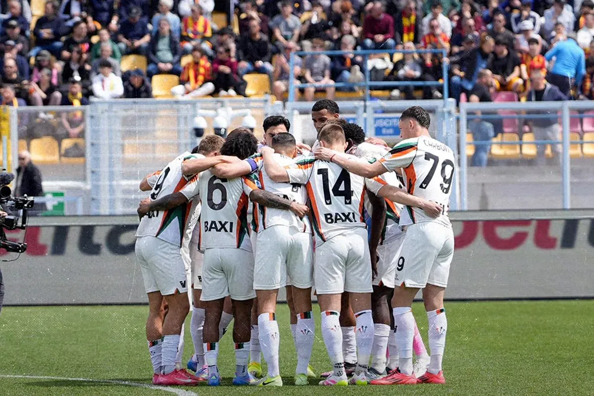 Venezia gagal meraih kemenangan setelah imbang 1-1 lawan Torino akibat gol penalti lawan yang disebabkan handball kapten Timnas Indonesia, Jay Idzes. (Sumber: Instagram @veneziafc)