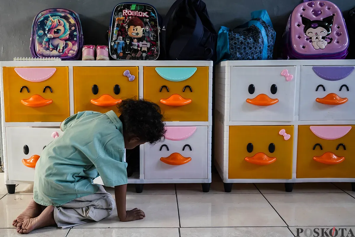 Sejumlah anak balita bermain serta belajar di Taman Anak Sejahtera (TAS) Arutala di Kebon Bawang, Tanjung Priok, Jakarta Utara, Senin, 5 Mei 2025. (Sumber: Poskota/Bilal Nugraha Ginanjar)