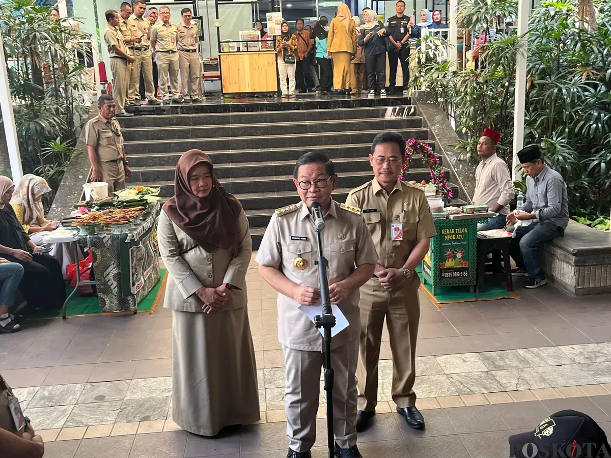 Gubernur Jakarta, Pramono Anung di Balaikota, Senin 5 Mei 2025. (Sumber: Poskota/Pandi Ramedhan)