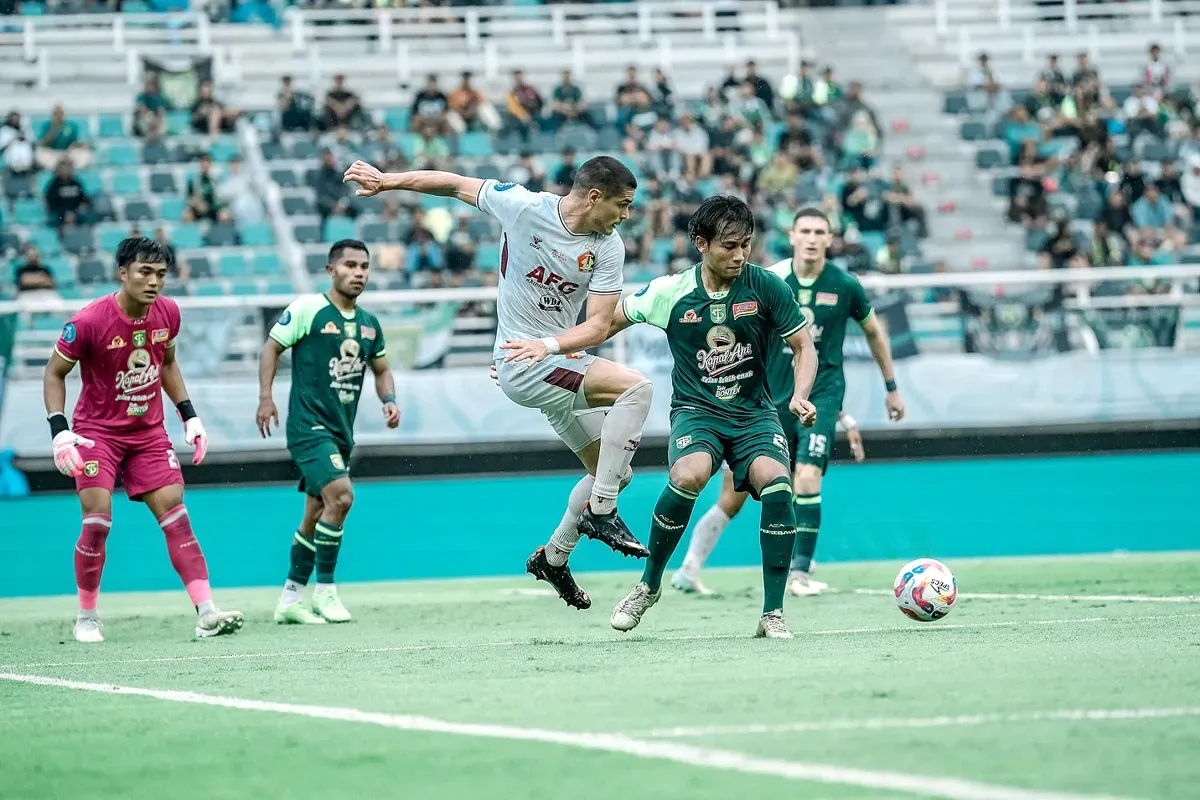 Persik Kediri saat hadapi Persebaya di putaran pertama Liga 1 musim 2024-25. (Sumber: Persebaya.id)