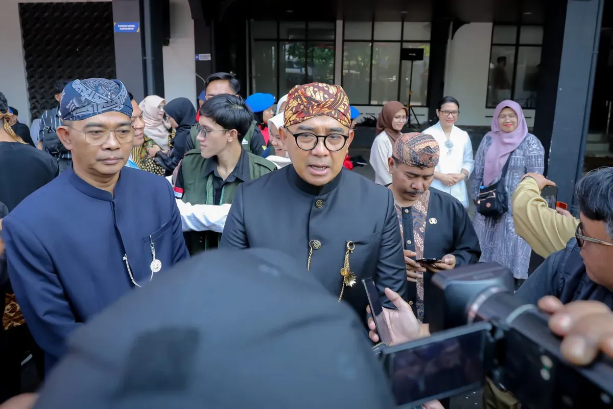 Wali Kota Bandung, Muhammad Farhan beberkan proses SPMB 2025.