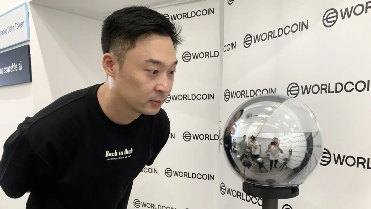 Worldcoin dilarang di beberapa negara! Ini alasan di balik larangan global terhadap pemindaian iris ini dan bahaya bagi pengguna. (Sumber: X/@bukanpamanmu)