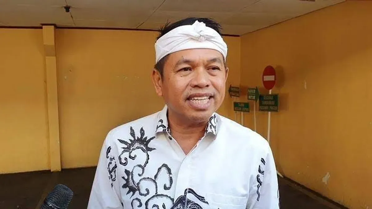Dedi Mulyadi, menginisiasi program kontroversial dengan menempatkan siswa bermasalah di barak militer untuk pembinaan karakter dan kedisiplinan. (Sumber: Instagram/@dedimulyadi71)