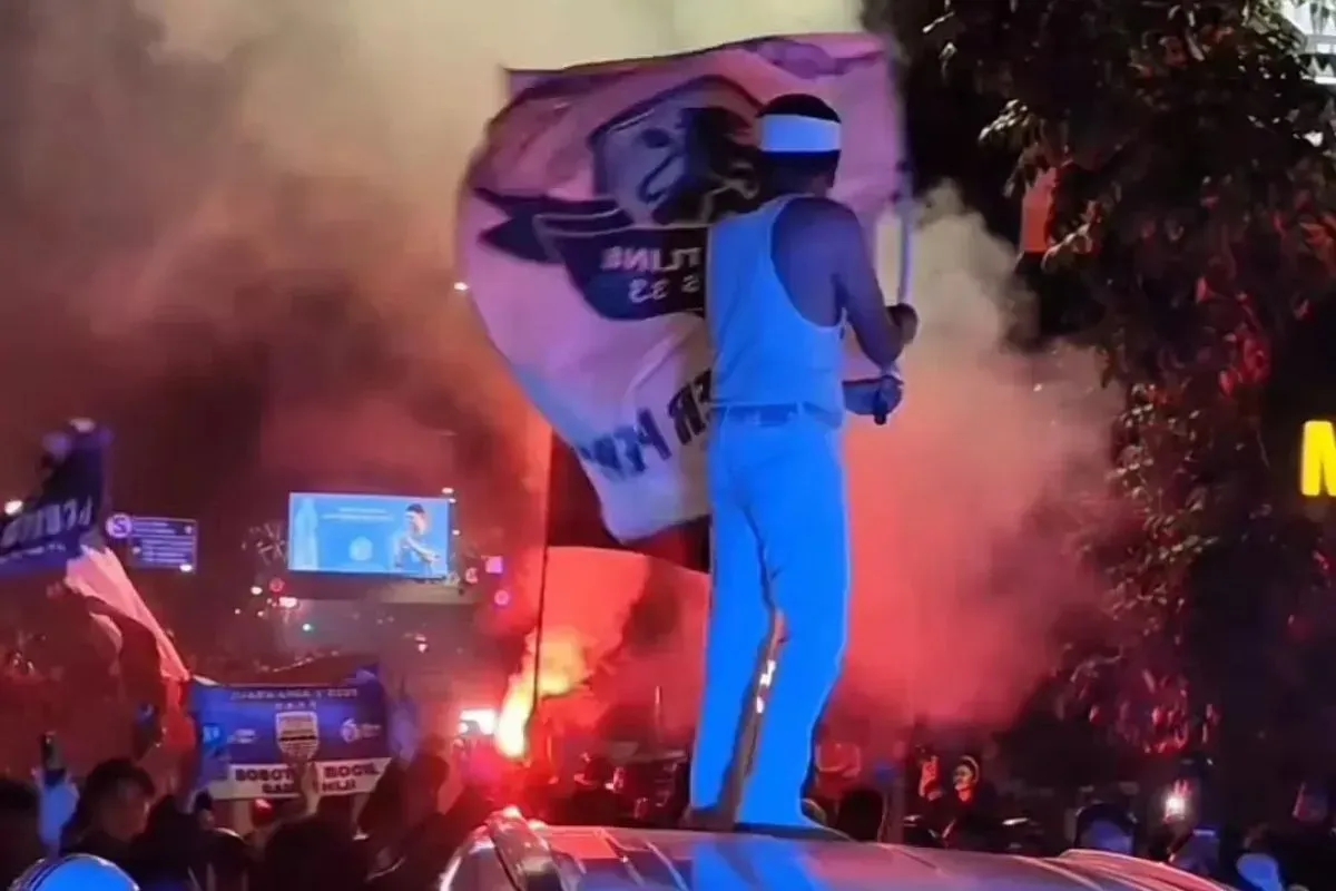 Dedi Mulyadi ikut konvoi bersama Bobotoh rayakan Persib Bandung juara Liga 1. (Sumber: Instagram)