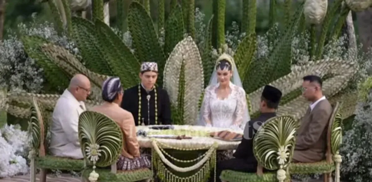 Nagita Slavina membeberkan momen awal mula perkenalkan Luna Maya ke Maxime Bouttier. (Sumber: Tangkap Layar YouTube/TS Media)