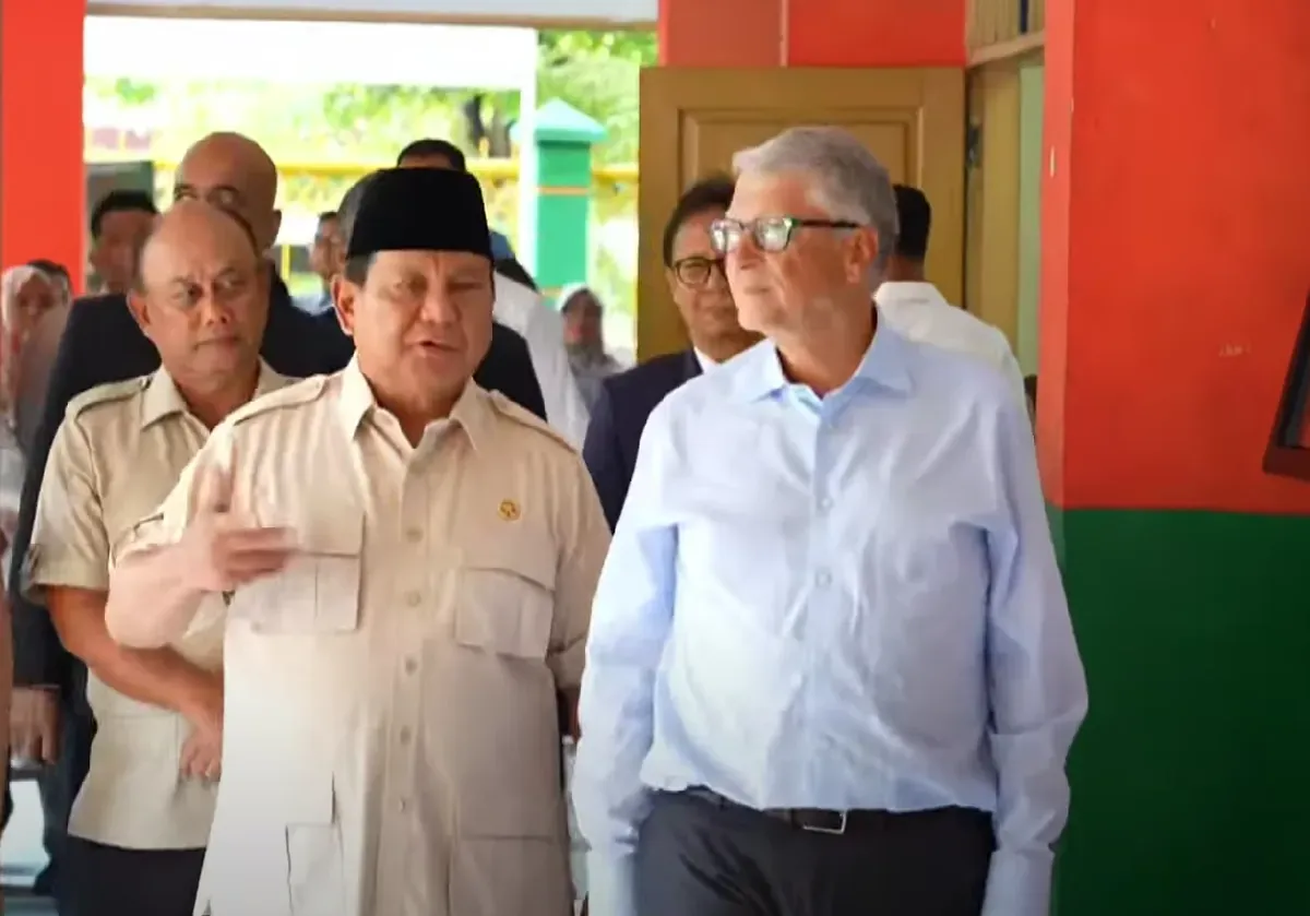 Bill Gates dan Presiden Prabowo Subianto berkunjung ke SDN 03 Pulo Gadung. Kunjungan ini menandai penguatan kerja sama dalam sektor kesehatan global, termasuk distribusi vaksin untuk anak-anak. (Sumber: Dok/Sekretariat Presiden)