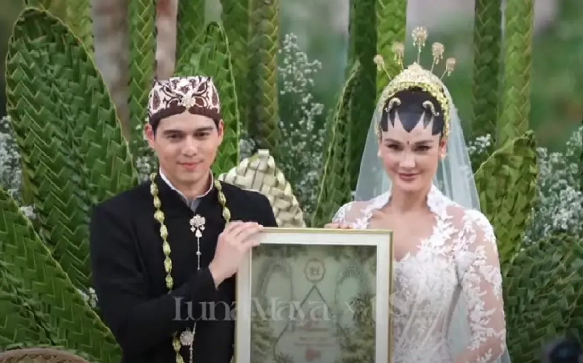 Pernikahan Lunya Maya dan Maxime Bouttier (Sumber: Youtube/Luna Maya)