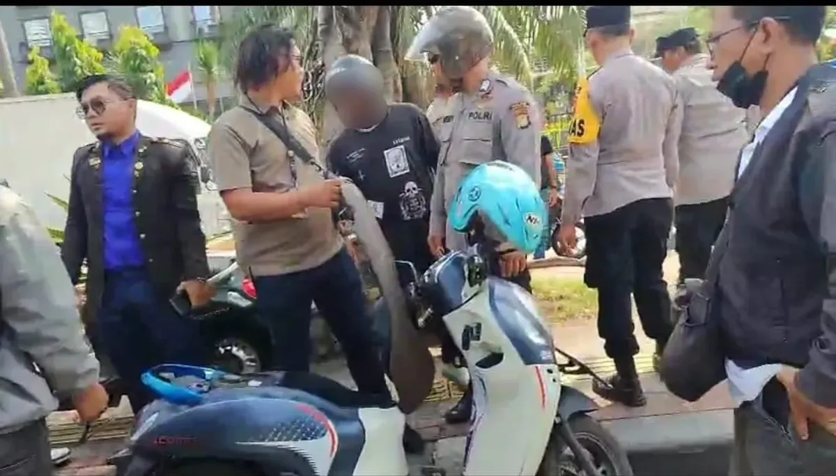 Polsek Cengkareng mengamankan empat orang debt collector dalam operasi mata elang (Matel) pada Selasa, 6 Mei 2025. (Sumber: Dok. Polsek Cengkareng)
