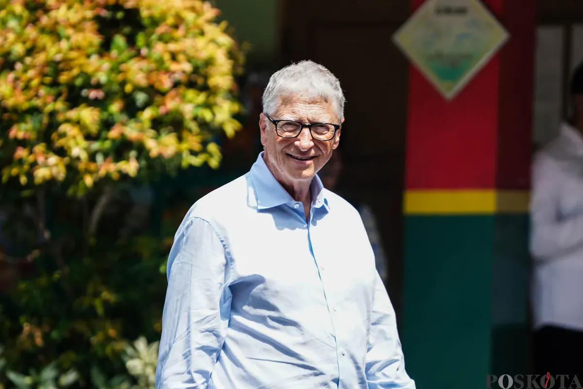 Pendiri Gates Fondation, Bill Gates mengunjungi program Makan Bergizi Gratis (MBG) di SDN Jati 03, Pulo Gadung, Jakarta Timur, Rabu, 7 Mei 2025. (Sumber: Poskota/Bilal Nugraha Ginanjar)