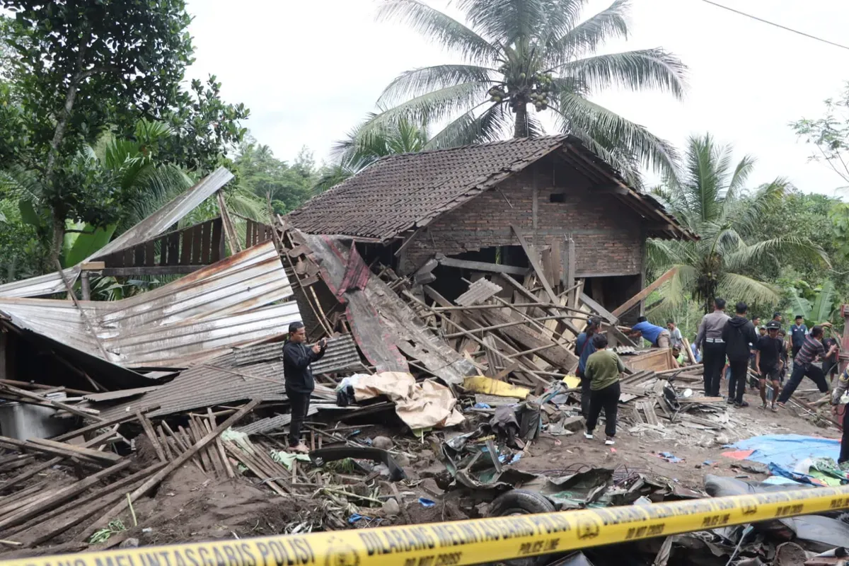 TKP kecelakaan maut melibatkan truk dan angkot di perbatasan Magelang Purworejo, Jawa Tengah, Rabu, 7 Mei 2025. (Sumber: Polres Purworejo)