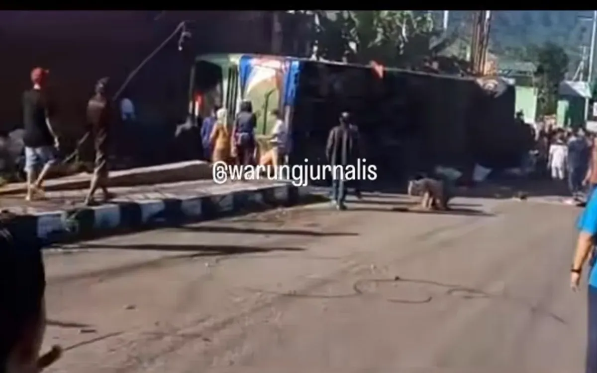 Kecelakaan bus ALS di Padang tewaskan 12 orang (Sumber: Instagram @warungjurnalis)