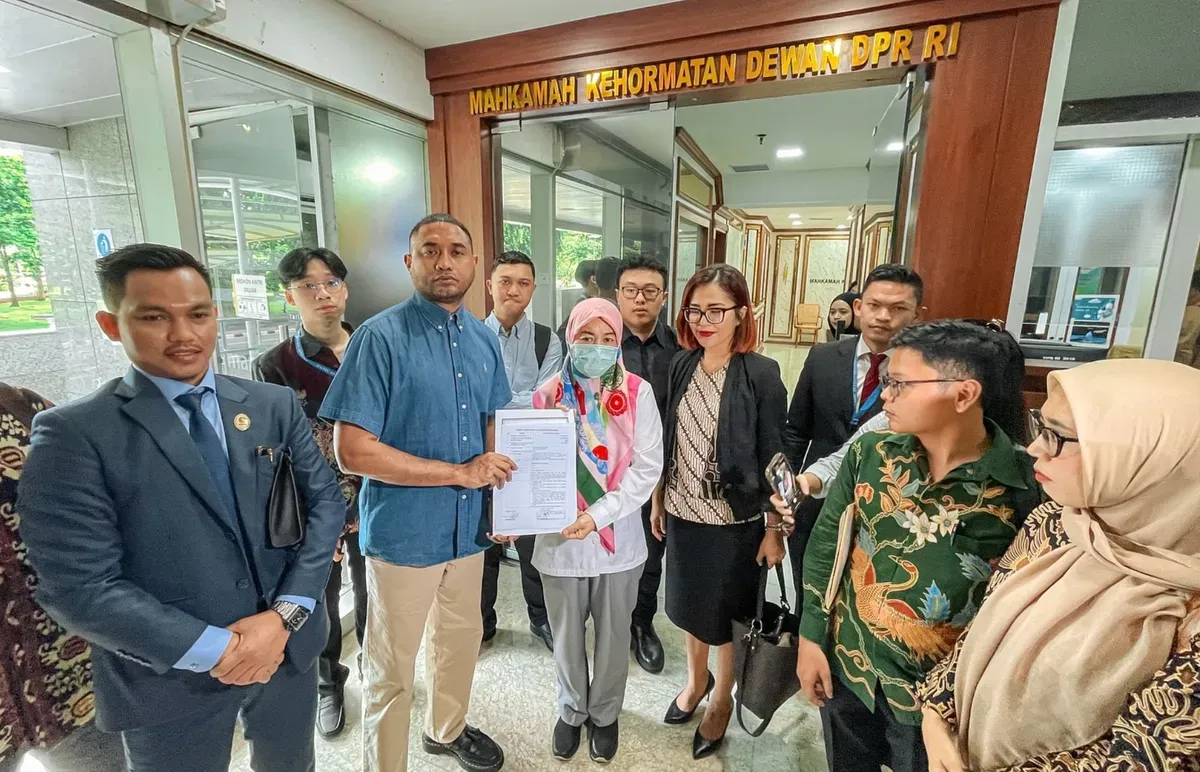 Rayen Pono kecewa sanksi MKD DPR RI ke Ahmad Dhani dinilai terlalu ringan terkait pelecehan nama marga Pono. (Sumber: Capture Instagram Rayen Pono)